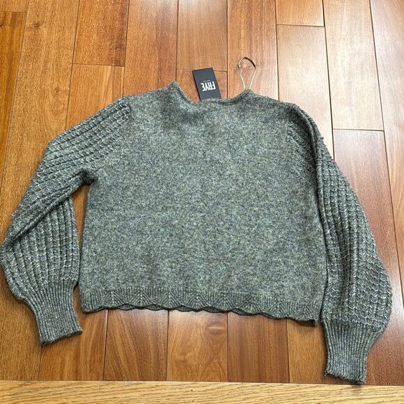 NWT Frye Gray V-Neck Sweater with Long Sleeves in size XL. - Picture 5 of 8